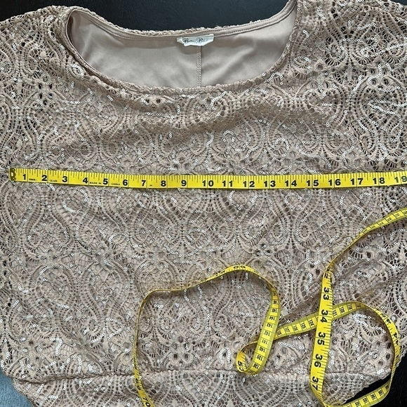 Sequin batwing half sleeve gold top SZ M/L - Picture 6 of 8